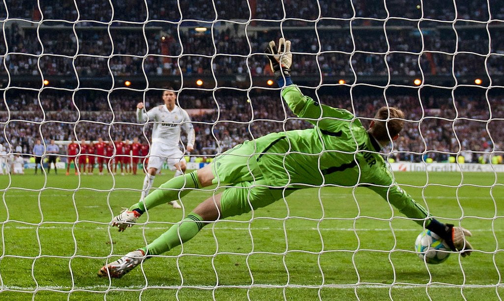 Aim for the middle: it could be your best shot for a goal in a penalty  shootout