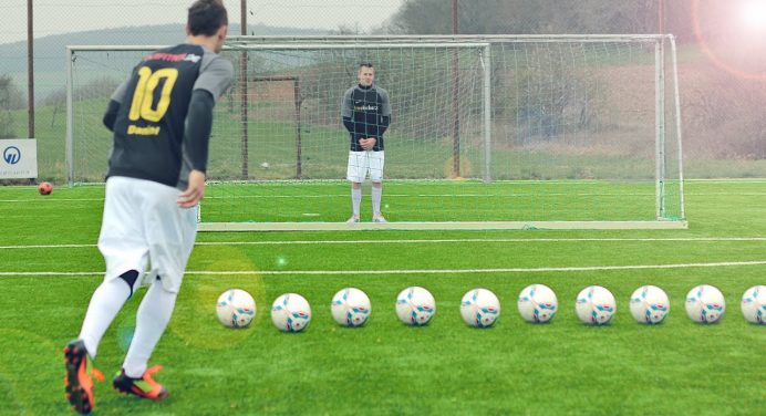 5 Awesome Tips to Become a Boss at Football Penalty Kick