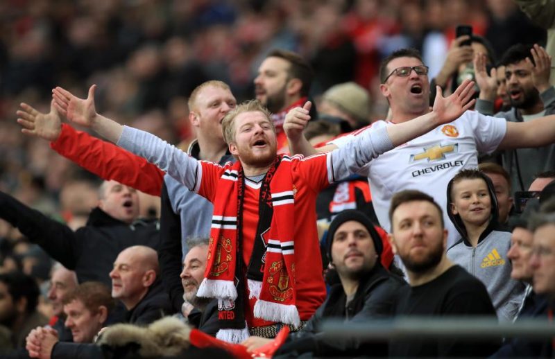 manchester united fans - Playo