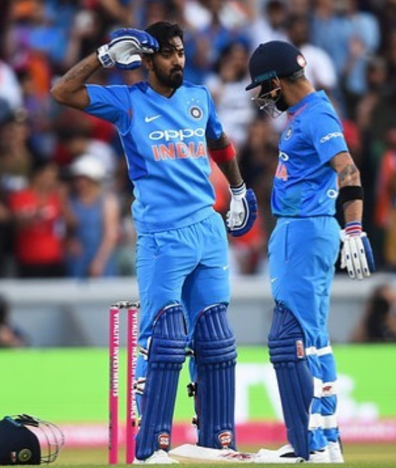 kl rahul saluting virat kohli